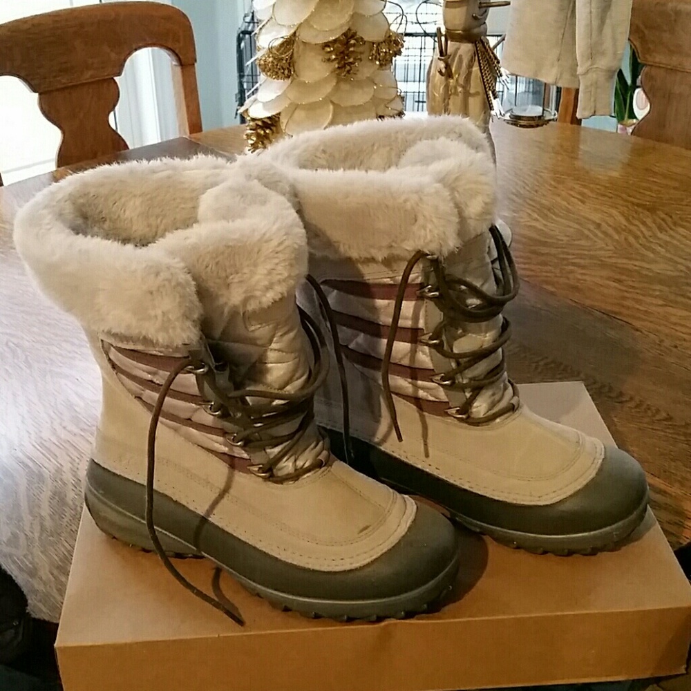 Columbia women's snow boots